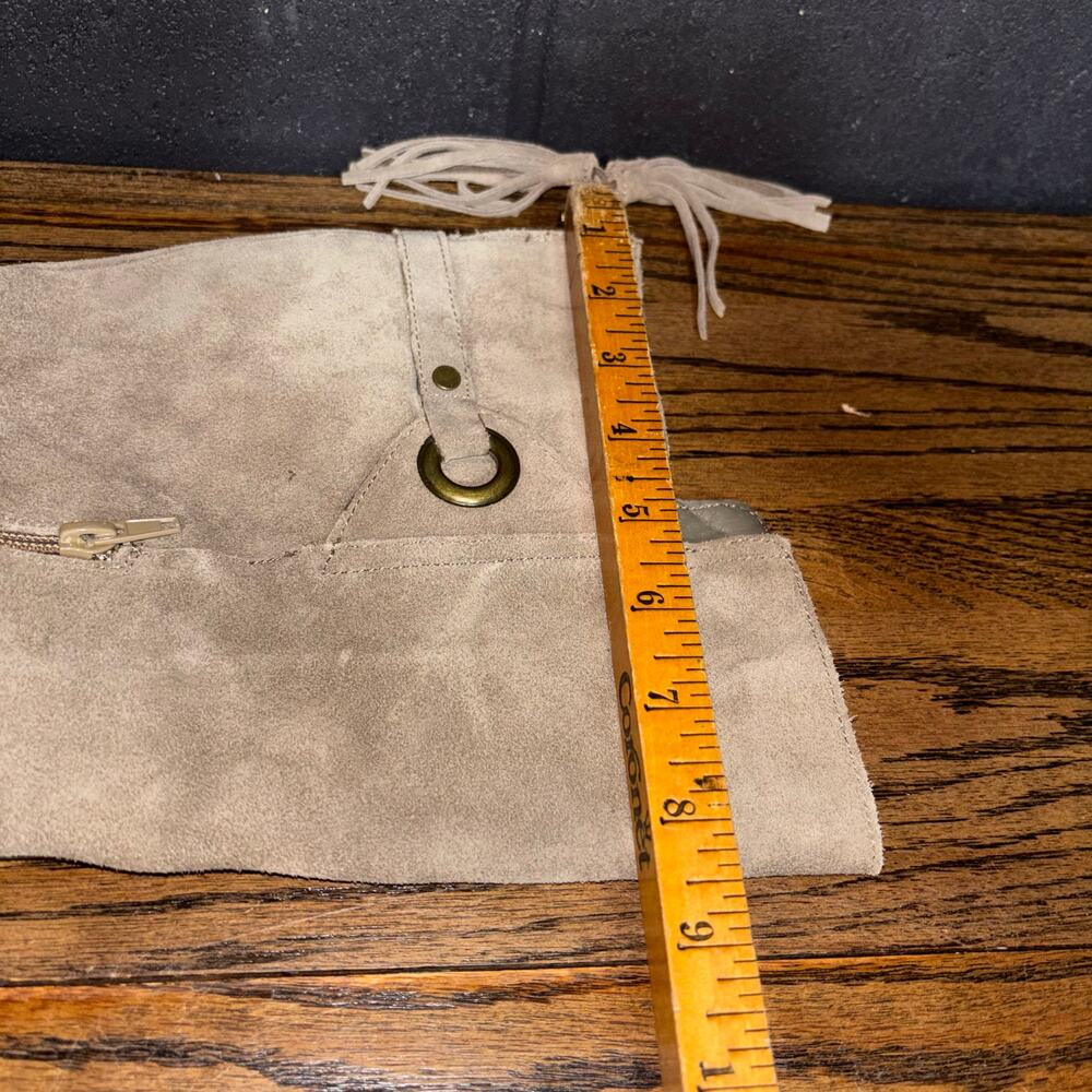 Maurices Women’s 10 Tan Suede Knee High Boots Tassel Side Zip - Picture 10 of 10